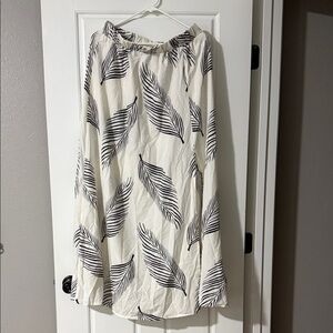 Elegant Black and White Leaf Print Skirt